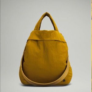 Lululemon On My Level bag 2.0 19L - NWOT